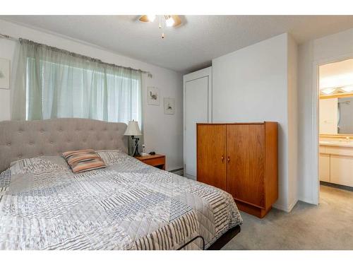 317-100 2 Avenue South, Lethbridge, AB - Indoor Photo Showing Bedroom