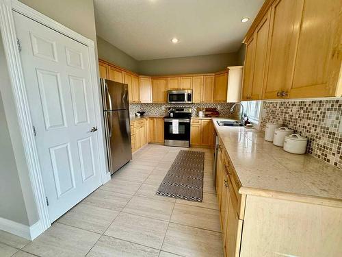 4717 7 Street, Coalhurst, AB - Indoor Photo Showing Kitchen