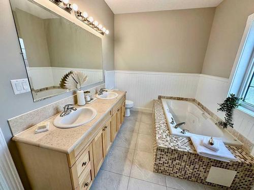 4717 7 Street, Coalhurst, AB - Indoor Photo Showing Bathroom