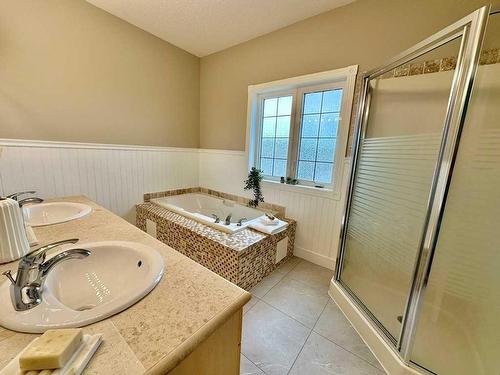 4717 7 Street, Coalhurst, AB - Indoor Photo Showing Bathroom