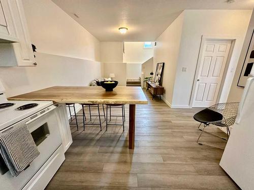 4717 7 Street, Coalhurst, AB - Indoor Photo Showing Kitchen