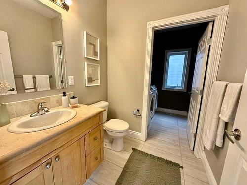 4717 7 Street, Coalhurst, AB - Indoor Photo Showing Bathroom