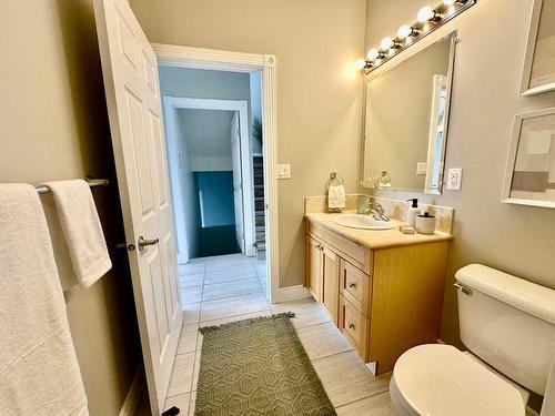 4717 7 Street, Coalhurst, AB - Indoor Photo Showing Bathroom