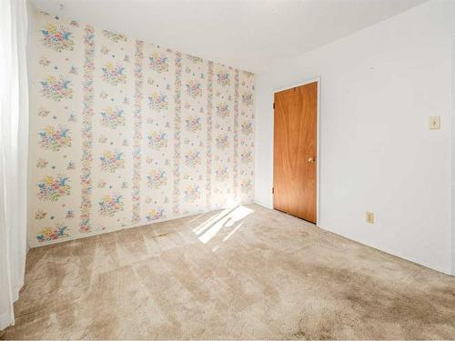 2614 22 Avenue South, Lethbridge, AB - Indoor Photo Showing Other Room