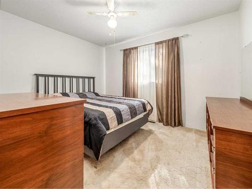 2614 22 Avenue South, Lethbridge, AB - Indoor Photo Showing Bedroom