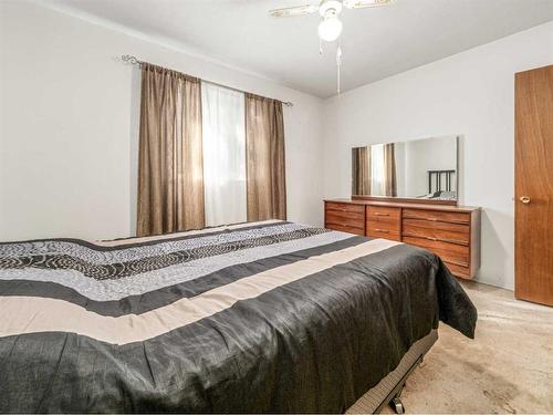 2614 22 Avenue South, Lethbridge, AB - Indoor Photo Showing Bedroom