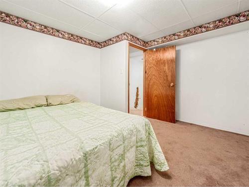 2614 22 Avenue South, Lethbridge, AB - Indoor Photo Showing Bedroom