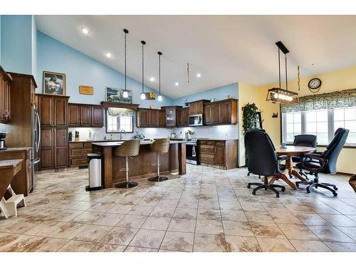 91041 Rge Rd 164, Taber, AB - Indoor Photo Showing Kitchen With Upgraded Kitchen