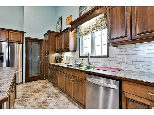 91041 Rge Rd 164, Taber, AB - Indoor Photo Showing Kitchen With Stainless Steel Kitchen