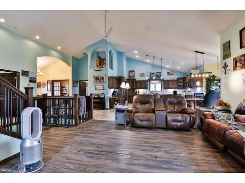 91041 Rge Rd 164, Taber, AB - Indoor Photo Showing Living Room