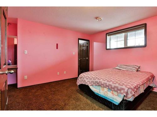 91041 Rge Rd 164, Taber, AB - Indoor Photo Showing Bedroom