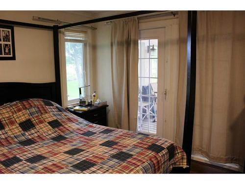 110046 Rg Rd 205, Picture Butte, AB - Indoor Photo Showing Bedroom