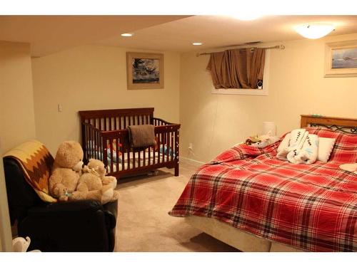 110046 Rg Rd 205, Picture Butte, AB - Indoor Photo Showing Bedroom