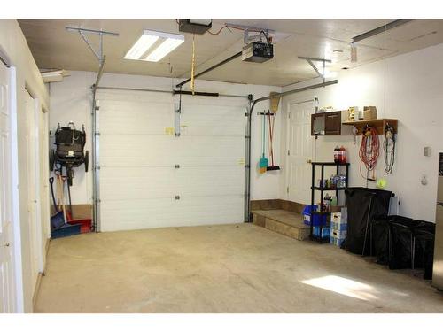 110046 Rg Rd 205, Picture Butte, AB - Indoor Photo Showing Garage