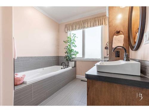 2609 Aspen Drive, Coaldale, AB - Indoor Photo Showing Bathroom