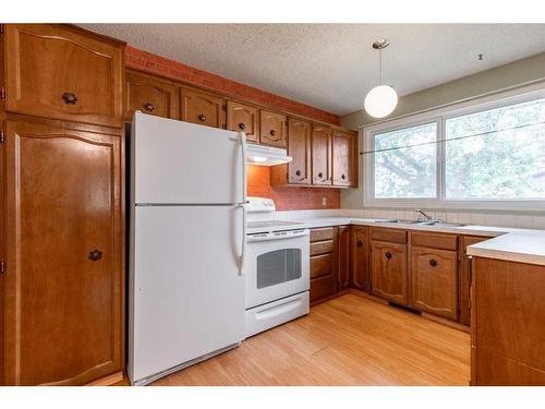 1705 23 Avenue North, Lethbridge, AB - Indoor Photo Showing Kitchen