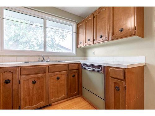 1705 23 Avenue North, Lethbridge, AB - Indoor Photo Showing Kitchen With Double Sink