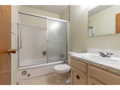 1705 23 Avenue North, Lethbridge, AB - Indoor Photo Showing Bathroom