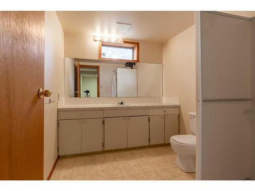 1705 23 Avenue North, Lethbridge, AB - Indoor Photo Showing Bathroom