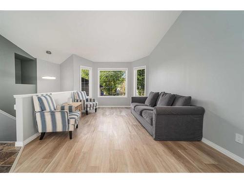 35 Squamish Boulevard West, Lethbridge, AB - Indoor Photo Showing Living Room