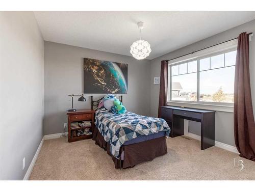 409 Arbourwood Terrace South, Lethbridge, AB - Indoor Photo Showing Bedroom