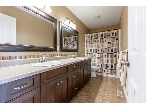 409 Arbourwood Terrace South, Lethbridge, AB - Indoor Photo Showing Bathroom