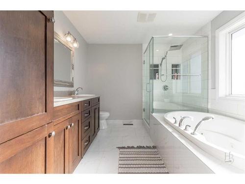 409 Arbourwood Terrace South, Lethbridge, AB - Indoor Photo Showing Bathroom