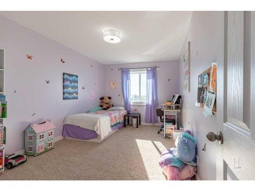 409 Arbourwood Terrace South, Lethbridge, AB - Indoor Photo Showing Bedroom