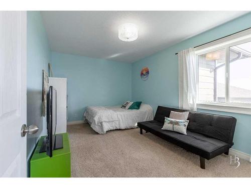 409 Arbourwood Terrace South, Lethbridge, AB - Indoor Photo Showing Bedroom