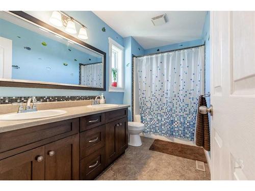 409 Arbourwood Terrace South, Lethbridge, AB - Indoor Photo Showing Bathroom