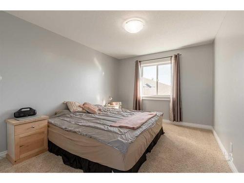 409 Arbourwood Terrace South, Lethbridge, AB - Indoor Photo Showing Bedroom