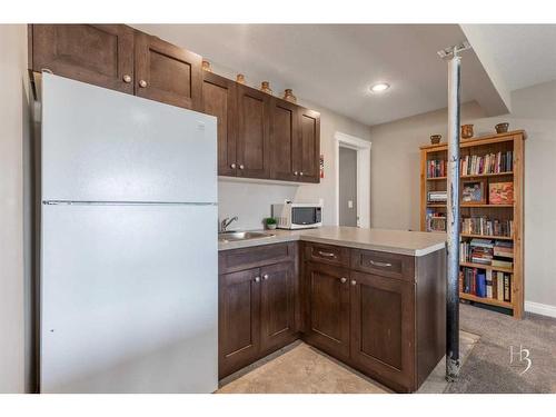 409 Arbourwood Terrace South, Lethbridge, AB - Indoor Photo Showing Kitchen