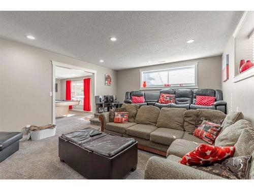 409 Arbourwood Terrace South, Lethbridge, AB - Indoor Photo Showing Living Room