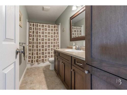 409 Arbourwood Terrace South, Lethbridge, AB - Indoor Photo Showing Bathroom