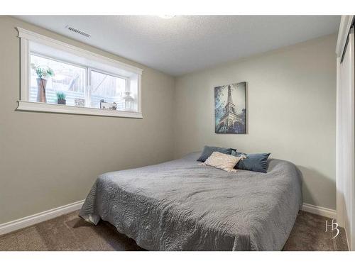 409 Arbourwood Terrace South, Lethbridge, AB - Indoor Photo Showing Bedroom