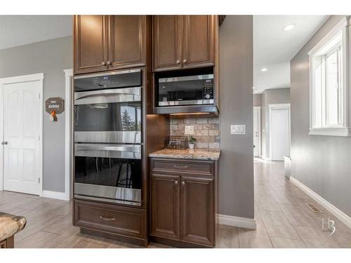 409 Arbourwood Terrace South, Lethbridge, AB - Indoor Photo Showing Kitchen