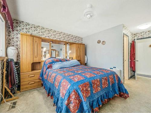 231 Ryerson Road West, Lethbridge, AB - Indoor Photo Showing Bedroom