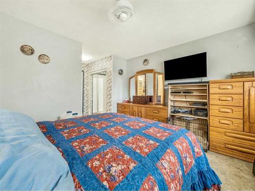 231 Ryerson Road West, Lethbridge, AB - Indoor Photo Showing Bedroom