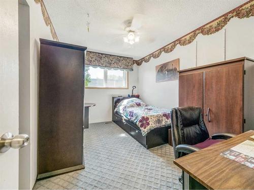 231 Ryerson Road West, Lethbridge, AB - Indoor Photo Showing Bedroom