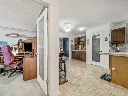 231 Ryerson Road West, Lethbridge, AB - Indoor Photo Showing Kitchen