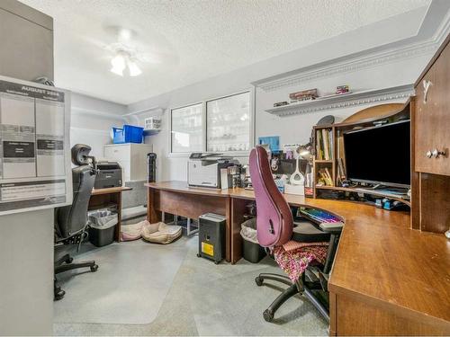 231 Ryerson Road West, Lethbridge, AB - Indoor Photo Showing Office