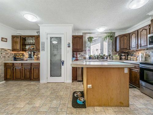 231 Ryerson Road West, Lethbridge, AB - Indoor Photo Showing Kitchen