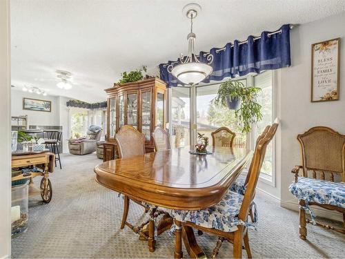 231 Ryerson Road West, Lethbridge, AB - Indoor Photo Showing Dining Room