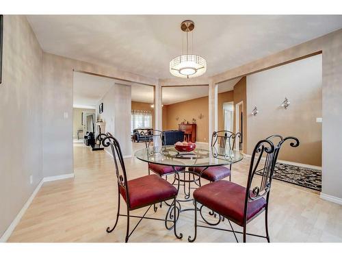 13538 19Th Avenue, Blairmore, AB - Indoor Photo Showing Dining Room