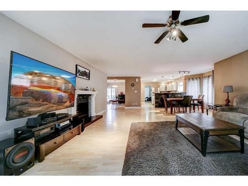 13538 19Th Avenue, Blairmore, AB - Indoor Photo Showing Living Room