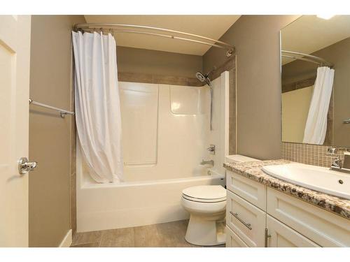 523 Firelight Place West, Lethbridge, AB - Indoor Photo Showing Bathroom