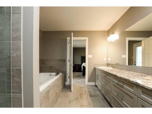 523 Firelight Place West, Lethbridge, AB - Indoor Photo Showing Bathroom