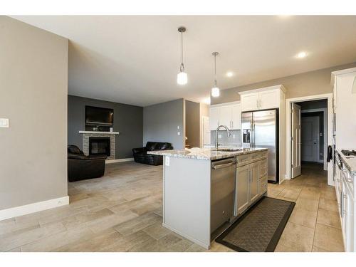 523 Firelight Place West, Lethbridge, AB - Indoor Photo Showing Kitchen