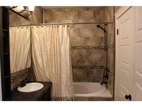 751 Northridge Street, Picture Butte, AB - Indoor Photo Showing Bathroom