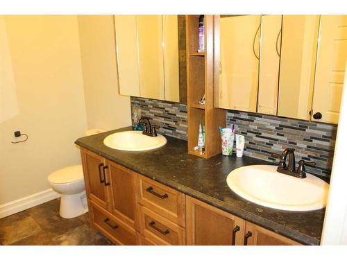 751 Northridge Street, Picture Butte, AB - Indoor Photo Showing Bathroom